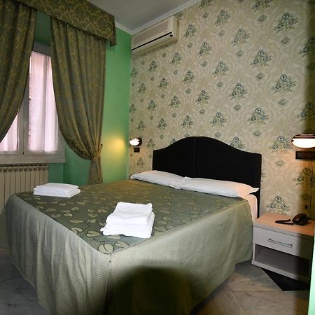 Hotel Ferrarese Рим Екстериор снимка