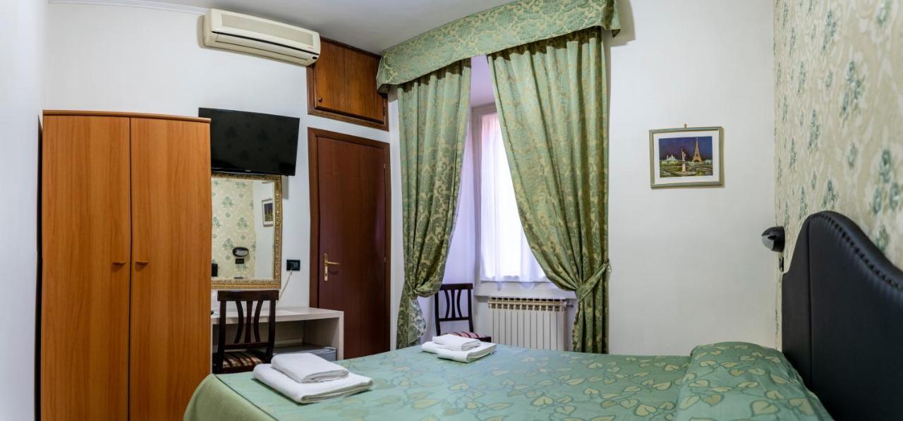 Hotel Ferrarese Рим Екстериор снимка