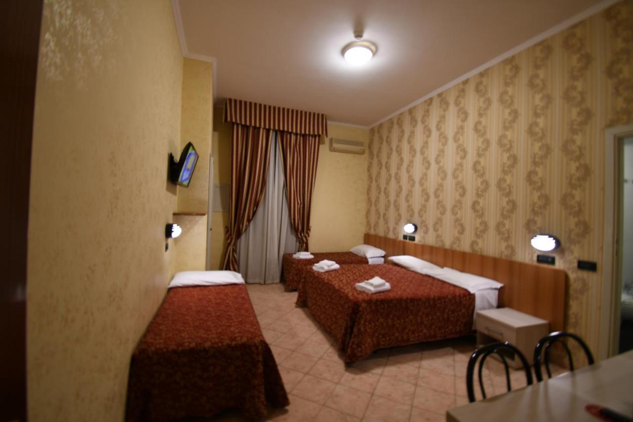 Hotel Ferrarese Рим Екстериор снимка